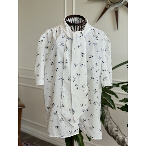 Symmetry White Blouse with Black Pattern - Picture 10 of 12